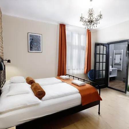 Anova Gyula